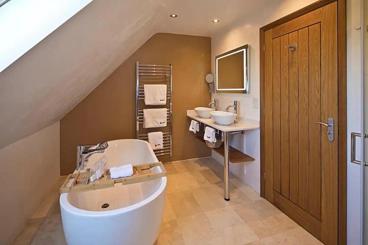 ワイモンダム The Pheasantry Bed & Breakfast エクステリア 写真